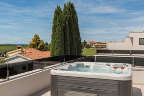 Baignoire à remous extérieure