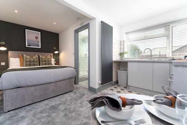 1 habitación, tabla de planchar con plancha, wifi y ropa de cama