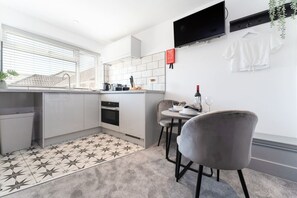 Fridge, microwave, oven, cookware/dishes/utensils