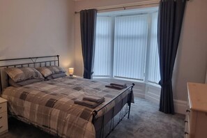 3 bedrooms, iron/ironing board, free WiFi, bed sheets - Headland - House - Sleeps5 - Pet Friendly - Garden (Hartlepool)