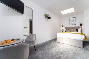 Iron/ironing board, WiFi, bed sheets