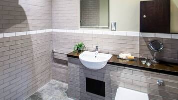 SĂšche-cheveux, serviettes fournies