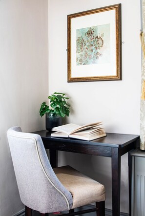Interior - Stylish Yeovil Studio, Free Parking + Gym Access (Somerset)
