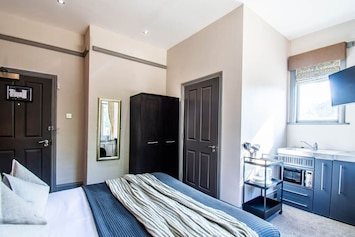 Kitchenette double bed HD TV