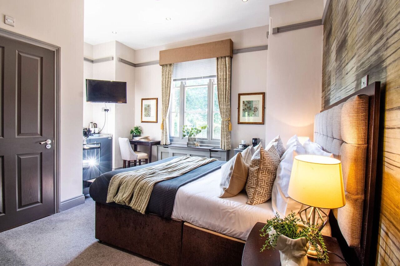 1 bedroom, desk, iron/ironing board, WiFi