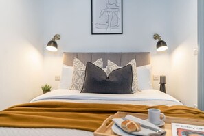 Desk, iron/ironing board, WiFi, bed sheets