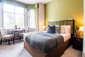 1 slaapkamer, een bureau, een strijkplank/strijkijzer, wifi