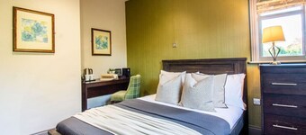 Free Gym Pass, Kitchenette, Fast WiFi and Parking.