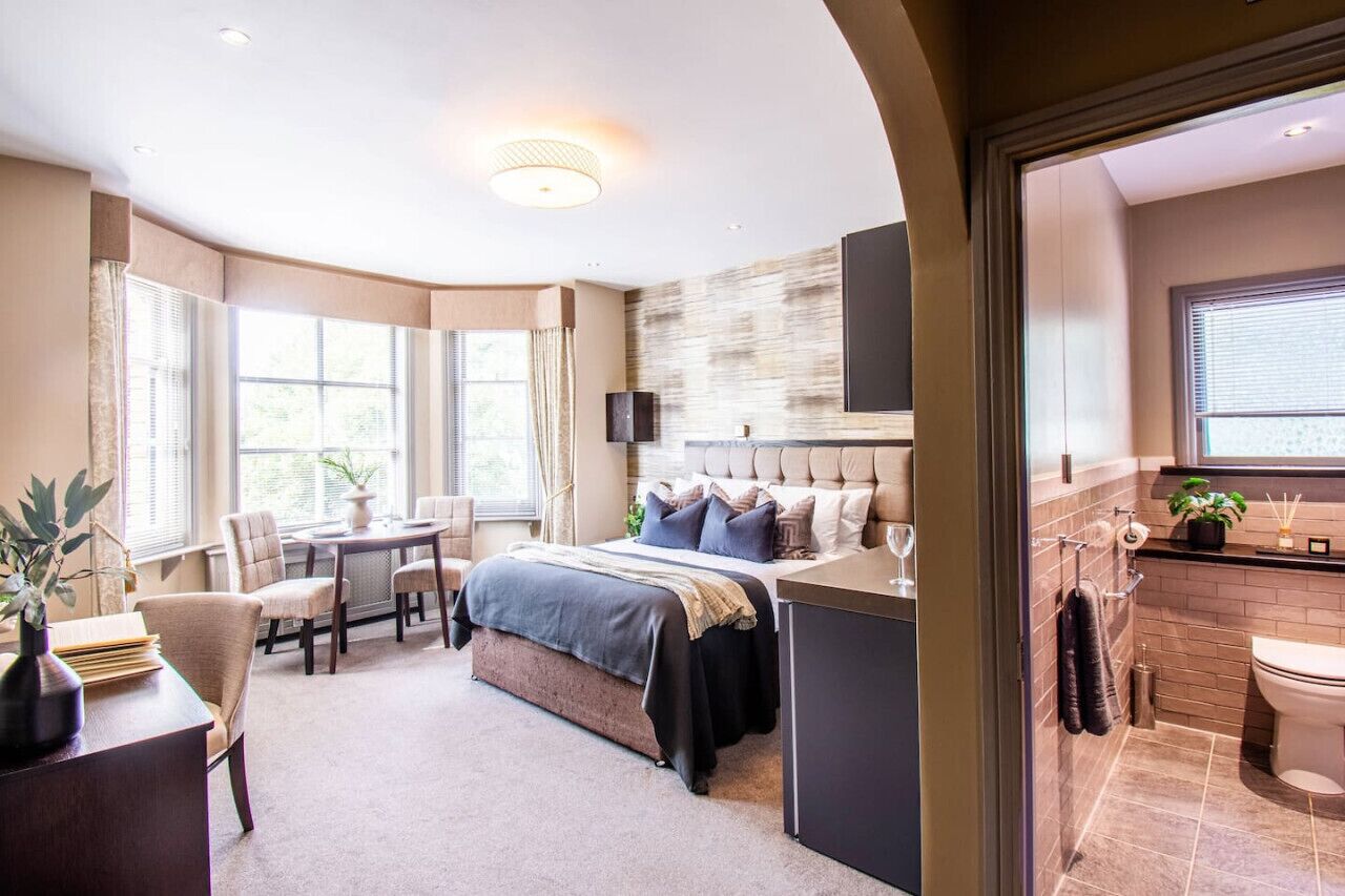 1 bedroom, desk, iron/ironing board, WiFi