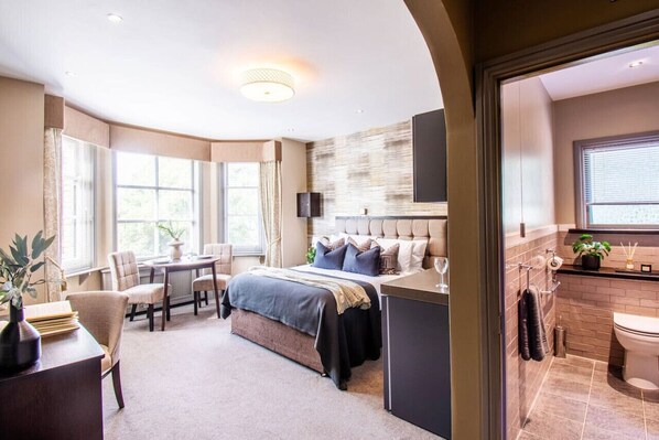 1 bedroom, desk, iron/ironing board, WiFi