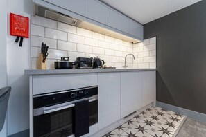 Fridge, microwave, oven, stovetop