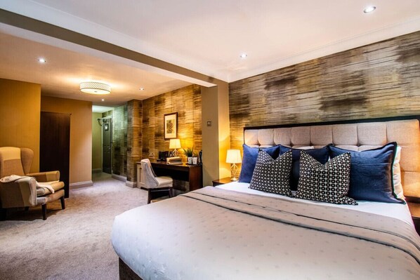 1 bedroom, desk, iron/ironing board, WiFi