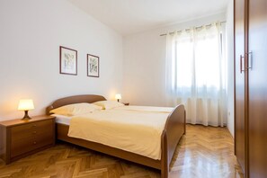 2 bedrooms, WiFi, bed sheets