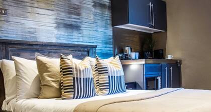 Modern Studio Stay • Free Parking & Gym Access