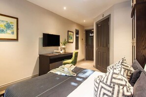 1 غرفة نوم ومكتب ومكواة/لوح كي وواي فاي