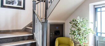 Stylish Ensuite: Self-Catering, Free Gym Access