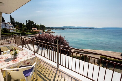 Apartments  on the sea in center of Malinska    Luce / Sea front  comfortable  apartment for 2