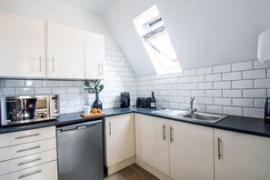 Fridge, microwave, oven, coffee/tea maker