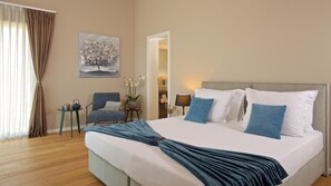 6 bedrooms, iron/ironing board, WiFi, bed sheets