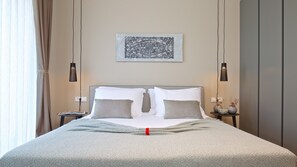 6 bedrooms, iron/ironing board, WiFi, bed sheets