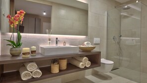 Dusche, Haartrockner, Handtücher