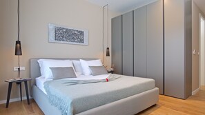 6 quartos, ferros/tábuas de passar roupa, Wi-Fi, roupa de cama