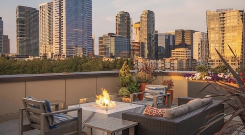 1BR | Gym, Rooftop, Views | Bellevue | Sophari B