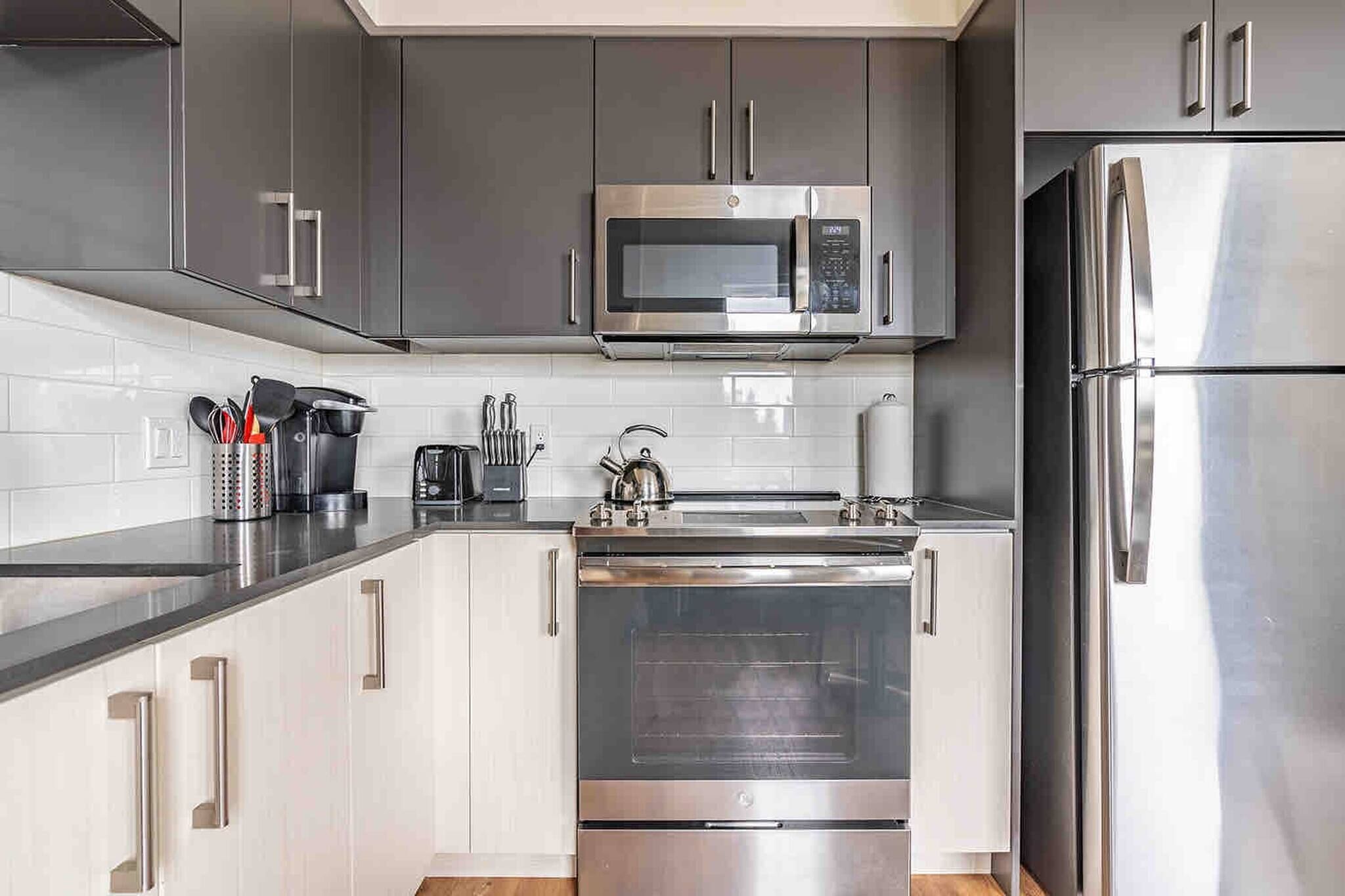 Refrigerador, microondas, horno, placa de cocina