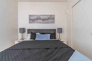 1 soveværelse, skrivebord, gratis Wi-Fi