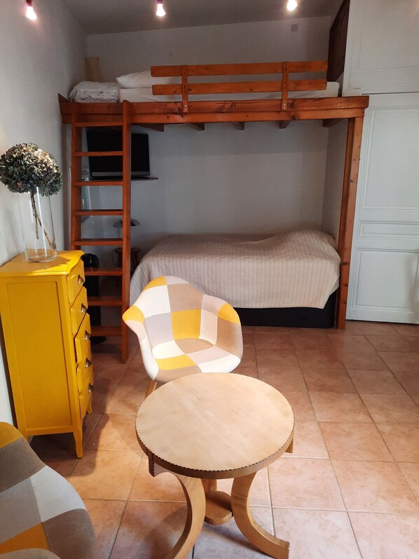 1 soverom, strykejern/-brett, wi-fi og sengetøy