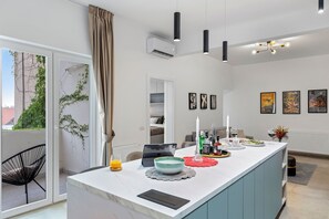 Dining - Angelo Bello Luxury Suite In the heart of The city But Cozy and Quiet (București)