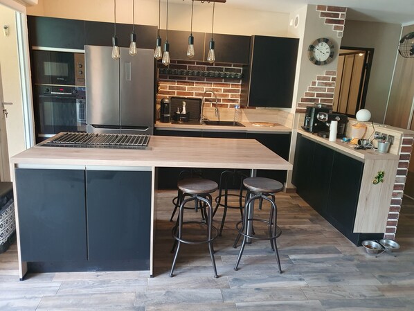 Fridge, microwave, oven, dishwasher - t3 en rdj Avec Terrasse et 300m2 de Jardin (Marseille)