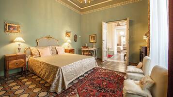 3 Schlafzimmer, Schreibtisch, Bügeleisen/Bügelbrett, Reisekinderbett