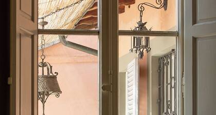 Elegant ancient villa.Very close Lucca's Walls and train station.Private terrace