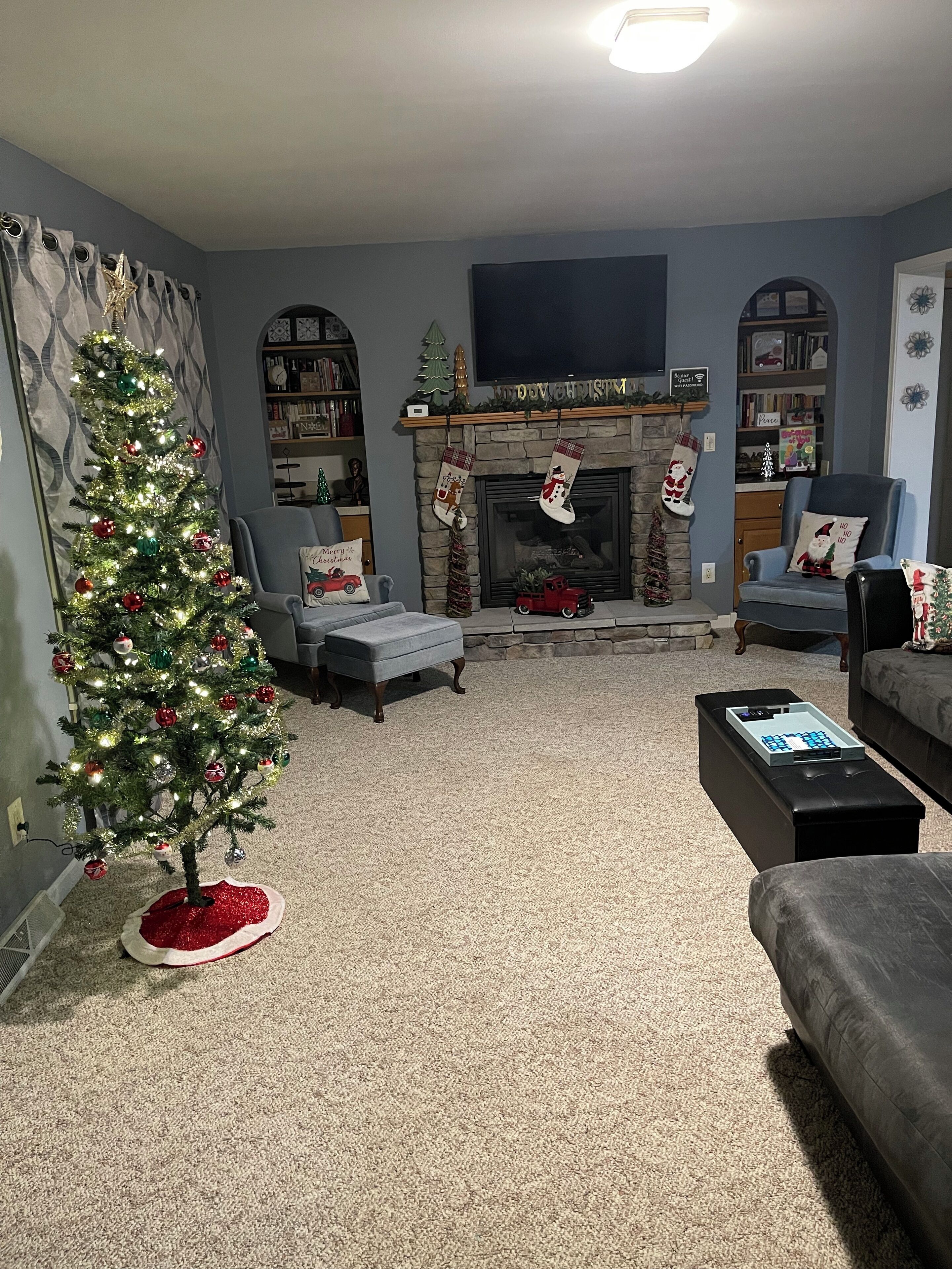 Smart TV, fireplace, table football, ping pong