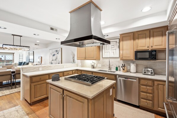 Fridge, microwave, oven, stovetop