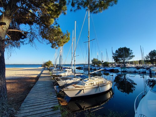 À 300m du lac : "LA Tourniére" Climatisation. 3 Chambres. 2 Sdb
