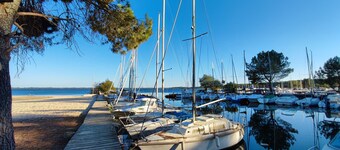 À 300m du lac : "LA Tourniére" Climatisation. 3 Chambres. 2 Sdb