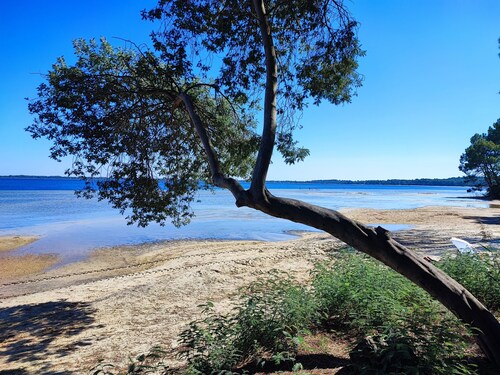 À 300m du lac : "LA Tourniére" Climatisation. 3 Chambres. 2 Sdb