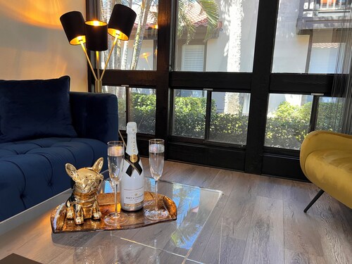 Modern Villa steps away from the white sandy beach on upscale Lido Key, Sarasota