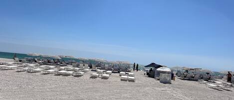 Beach nearby, sun loungers, beach towels