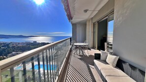 Outdoor dining - 3 rooms sleeps 4 + Independent studio sleeps 2 with sea view (Nice)
