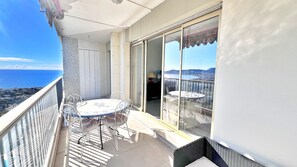 Outdoor dining - 3 rooms sleeps 4 + Independent studio sleeps 2 with sea view (Nice)