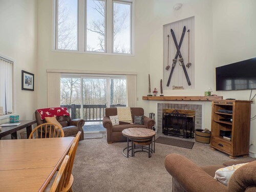 8280 The peak- Hot tub, ski in/ ski out, Pool table, Golf course, fire pit