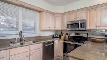 Micro-ondes, four, plaque de cuisson, lave-vaisselle