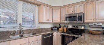 8280 The peak- Hot tub, ski in/ ski out, Pool table, Golf course, fire pit