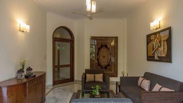 Shared Dormitory, 3 Bedrooms, Smoking | Living room