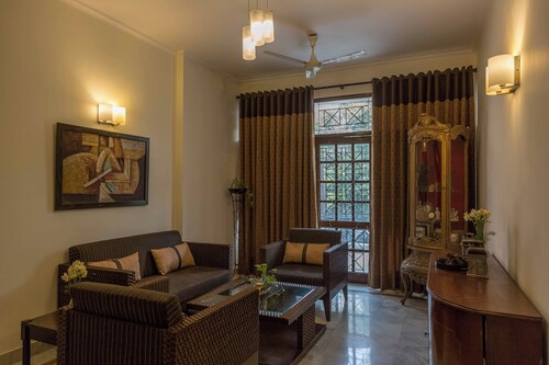 Room-hauz Khas 3 Rooms BnB