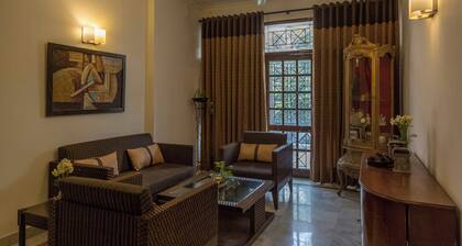 Room-hauz Khas 3 Rooms BnB