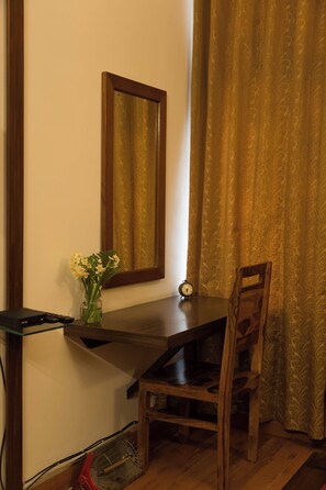 Business center - Room-hauz Khas 3 Rooms BnB (New Delhi)